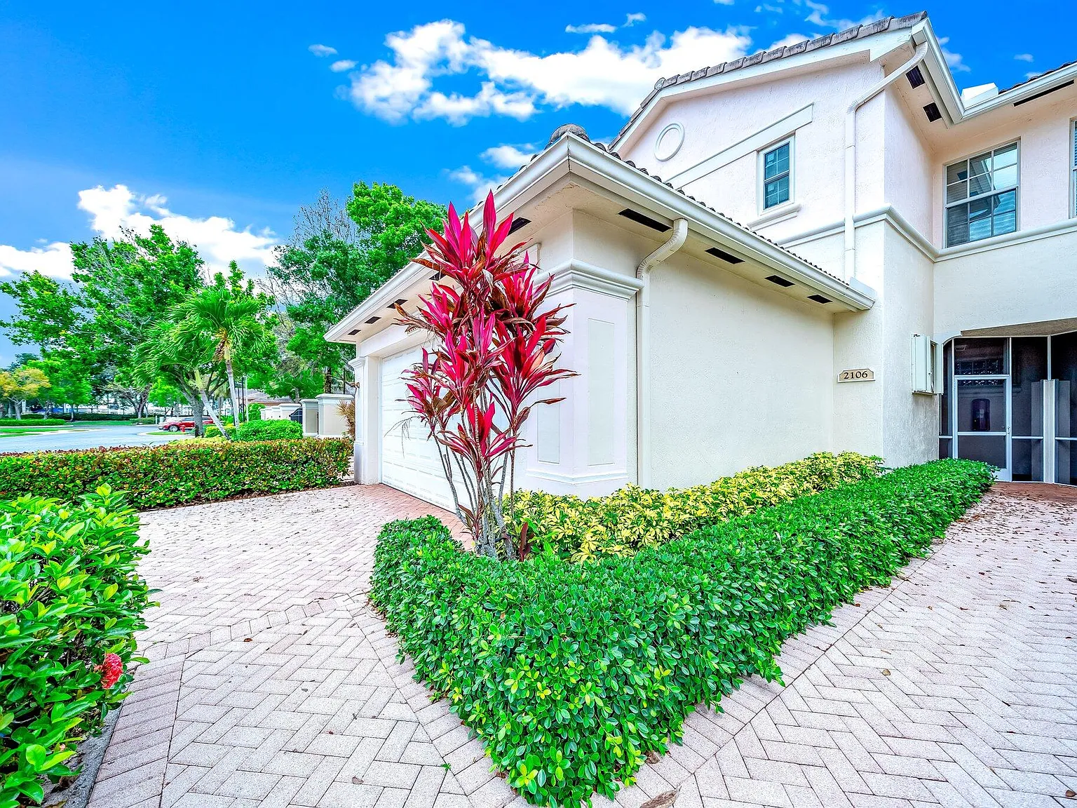 3 bed, 2.0 bath, 1812 sqft, $2,500 — Photo 4
