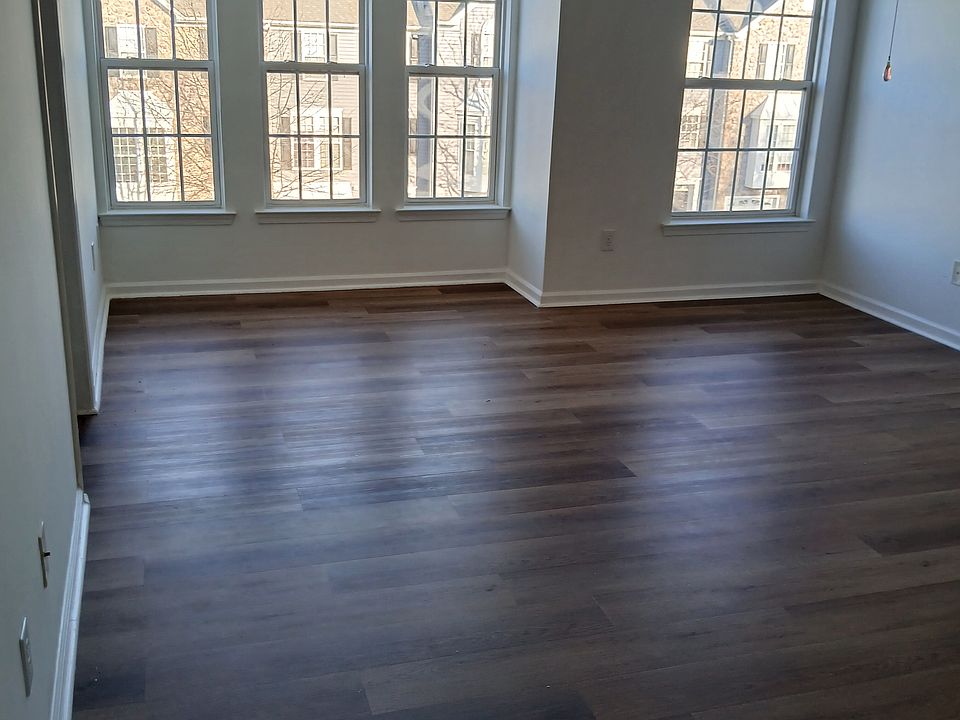 2nd image of 19 Fox Ct #19