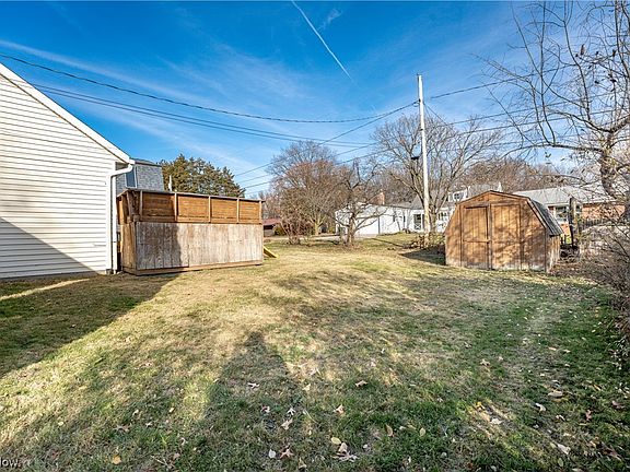 4th image of 591 Woodland Ave