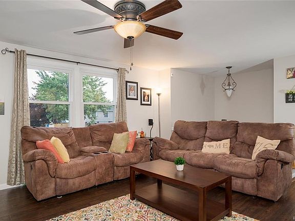 3rd image of 39 Tanglewood Dr
