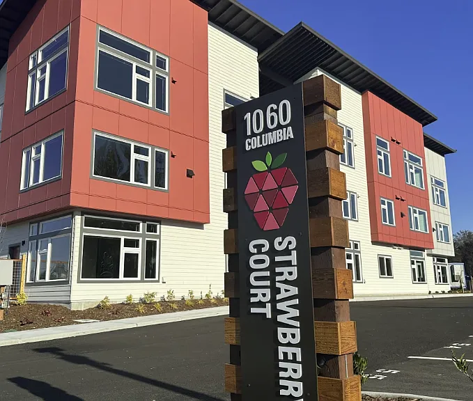 Strawberry Court Apartments — Photo 2