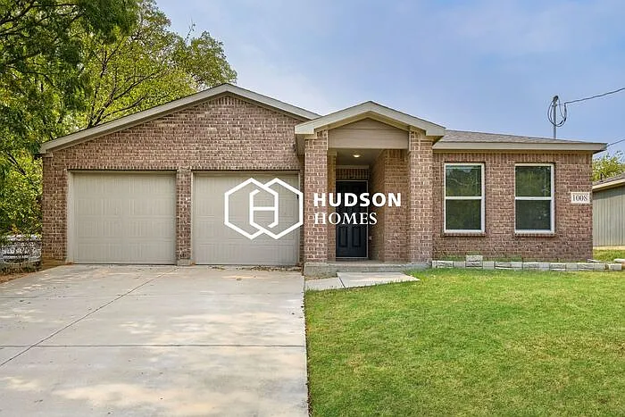 3 bed, 2.0 bath, 1319 sqft, $1,975 — Photo 1