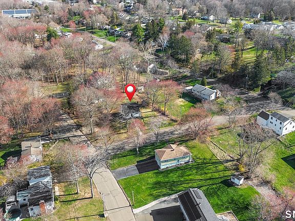 4th image of 2 Burr Hill Terrace
