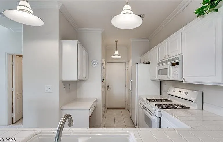 5272 Island Chain Rd — Photo 12