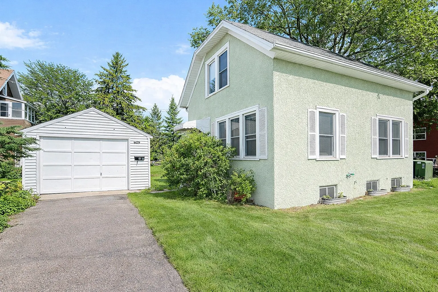 5 bed, $3,100 — Photo 1