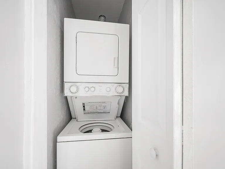 200 Lexington Ave #2 — Photo 3