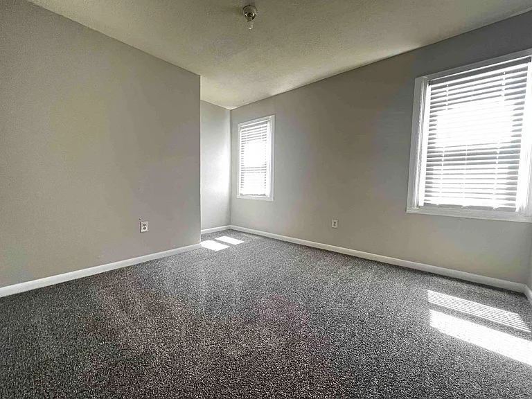 3212 28th St SE #D — Photo 5