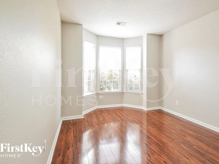 7298 Hunters Horn Dr — Photo 6
