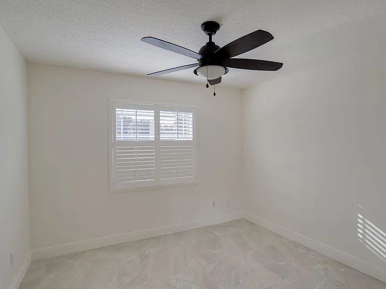 633 Spring Oaks Blvd — Photo 19
