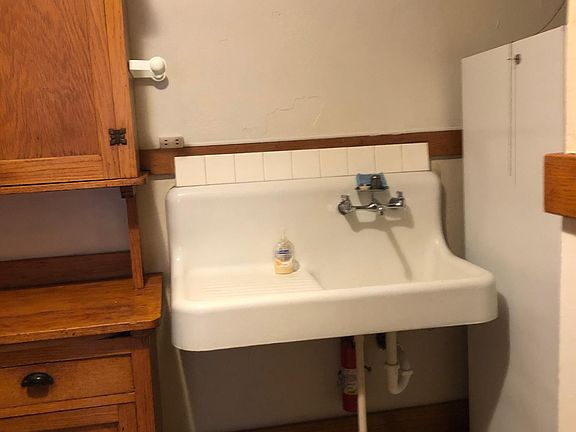 5th image of 805 S 18th St APT 5