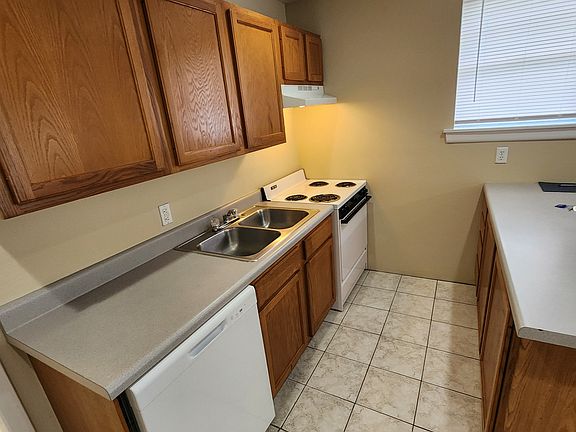 3rd image of 1139 Burdette St