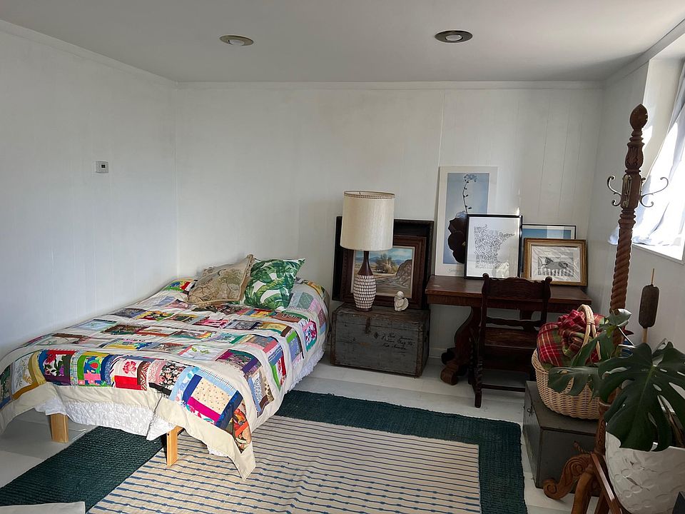 Bedroom/sitting area with natural light
