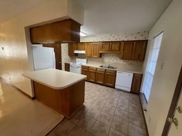 610 Old Covington Hwy — Photo 9