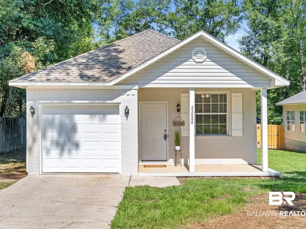 22888 Mobile St, Robertsdale, AL 36567