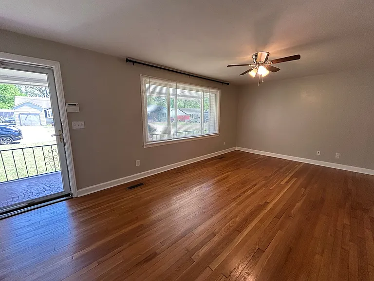 611 Woodvale Ave — Photo 3