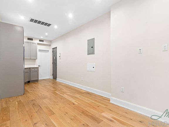 4th image of 221 E 10th St APT 1