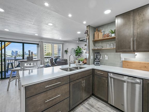 4th image of 775 Gulf Shore Dr #2020