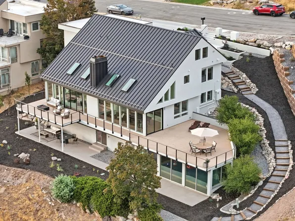 2558 S Scenic Dr E, Salt Lake City, UT 84109