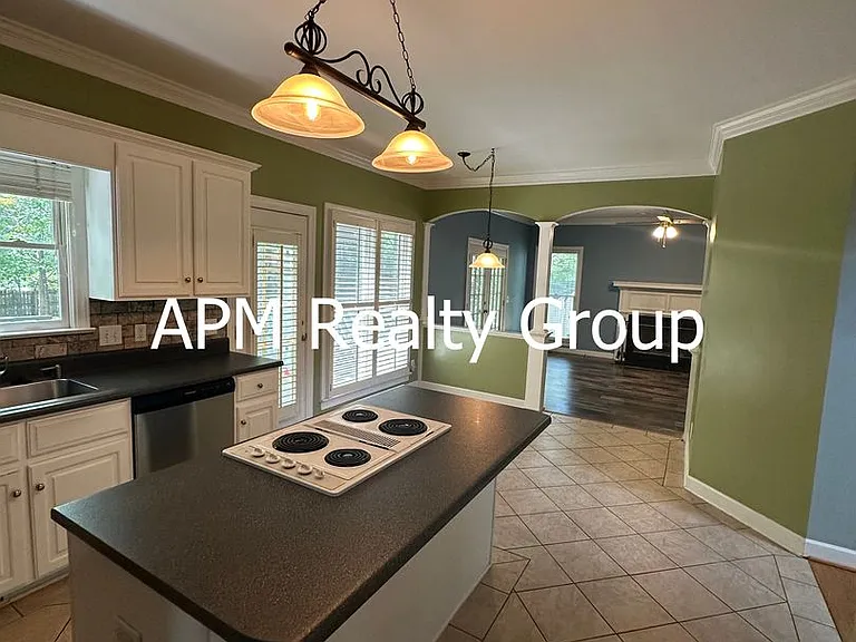 109 Rolling Creek Cir — Photo 2