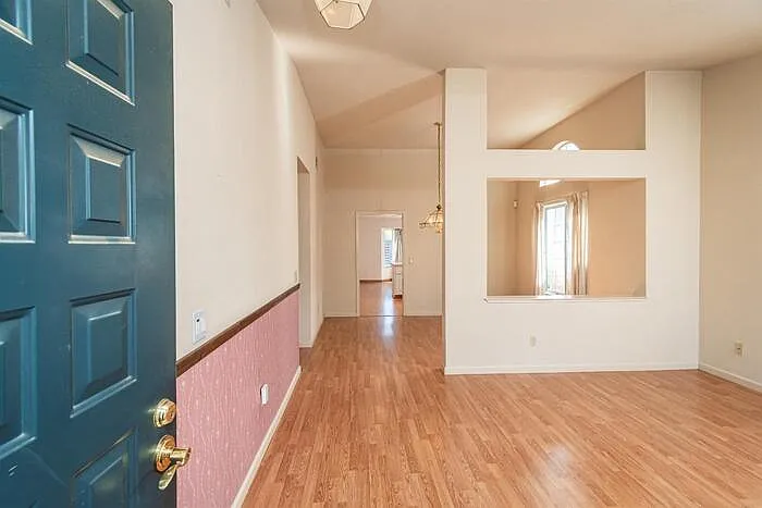 3 bed, 2.0 bath, 1439 sqft, $2,595 — Photo 2
