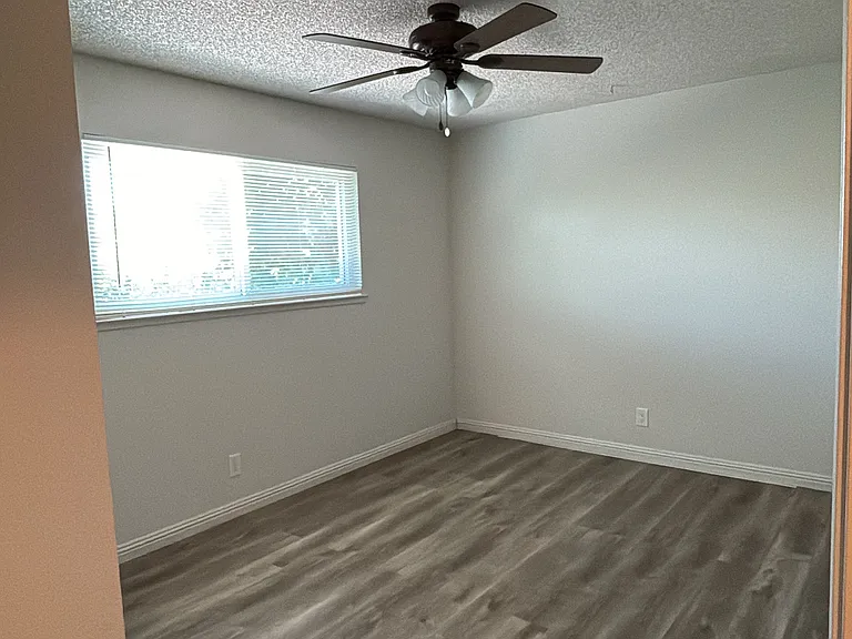 4750 Greenholme Dr #4 — Photo 9