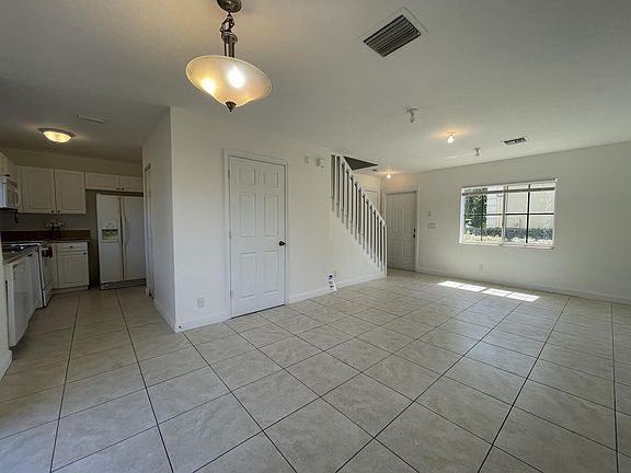 2nd image of 165 SE 2nd Ct