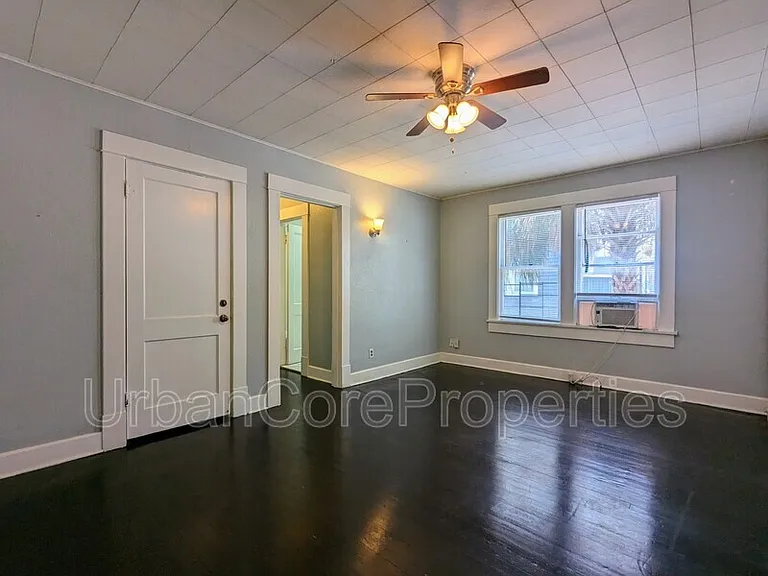 249 4th Ave N #4 — Photo 6