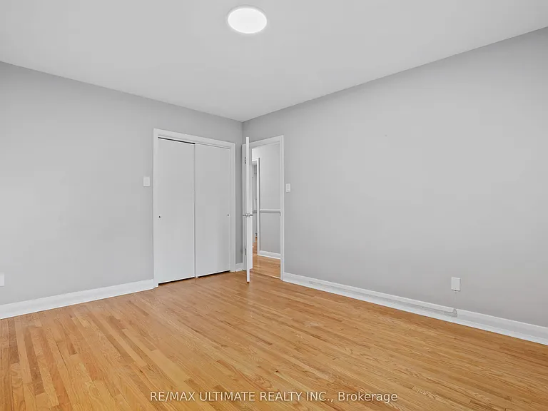 121 Elvaston Dr — Photo 16