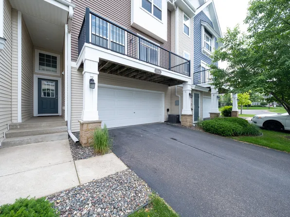 11816 Emery Village Dr N, Champlin, MN 55316