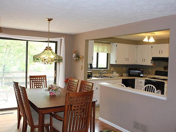 3rd image of 2945 Abbey Ln