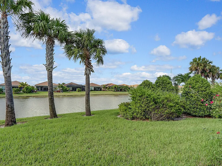 21026 SW Modena Way — Photo 32