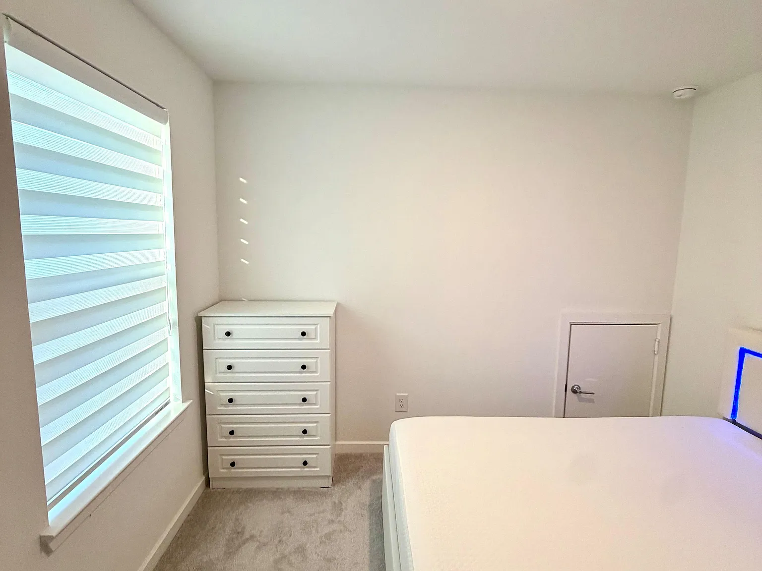 1 bed, 1.0 bath, 2011 sqft, $923 — Photo 3