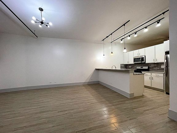 2nd image of 1435 W 21st St #11