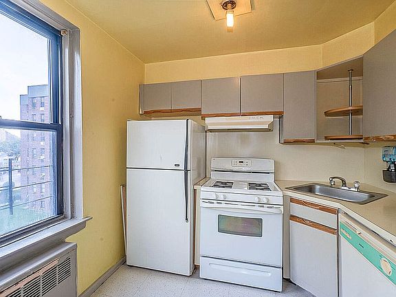 4th image of 35-20 Leverich St #C445
