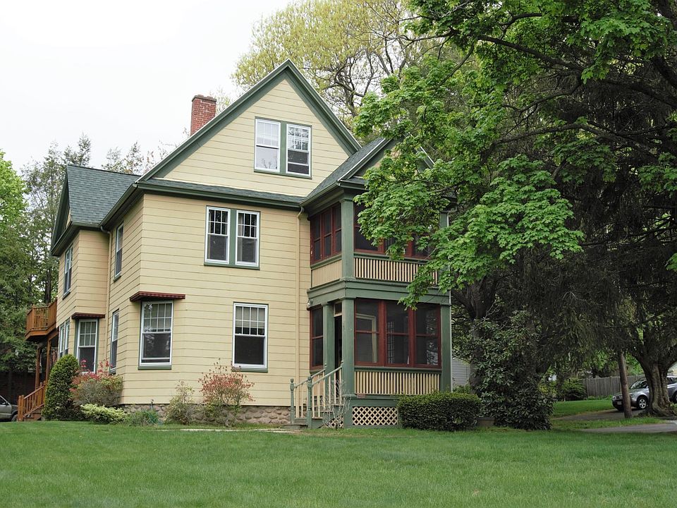 Beautiful front yard for summer activities