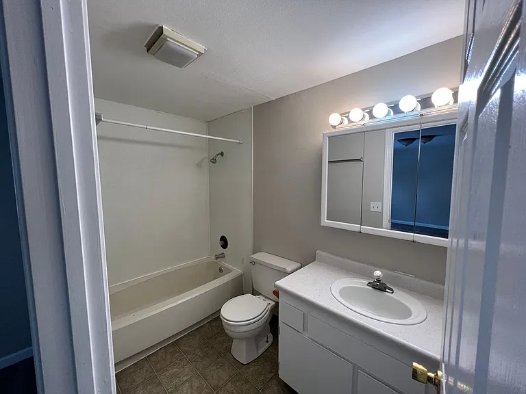 301 Kiwanis Park Ln — Photo 10