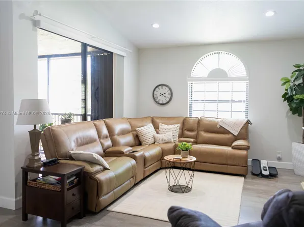 10631 NW 14th St APT 212, Plantation, FL 33322