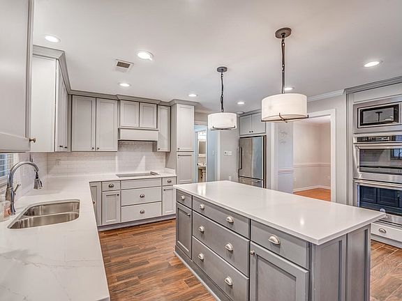 4th image of 5960 Arlington Oak Cv