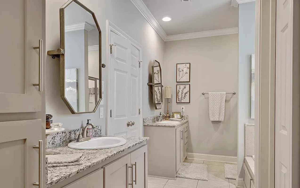 205 Oak Path Dr — Photo 4