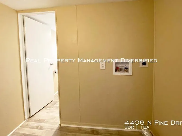 4406 N Pine Dr — Photo 16