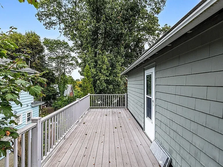 6 bed, 3167 sqft, $10,800 — Photo 3
