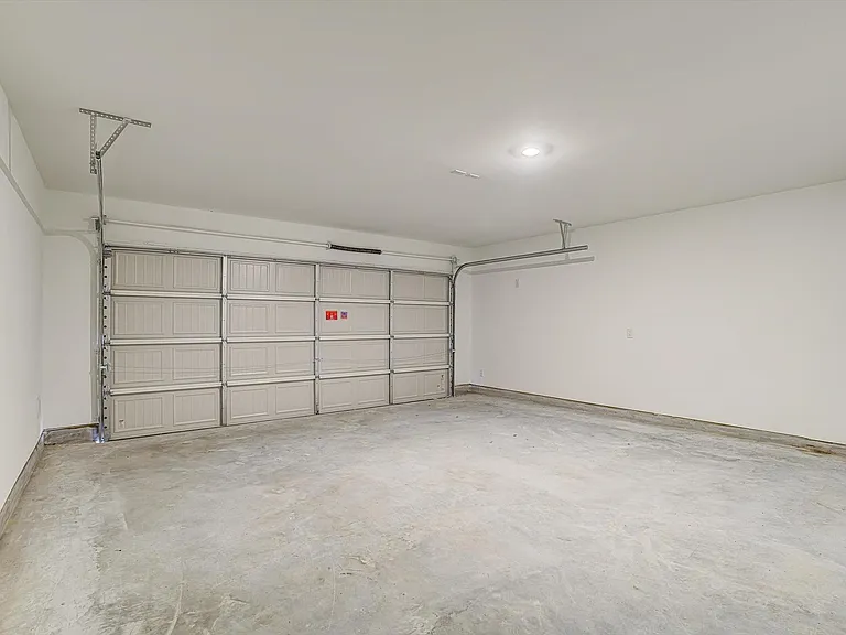 390 Lucia Way — Photo 33