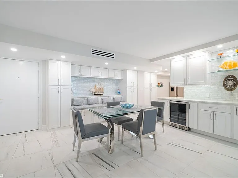 4001 Gulf Shore Blvd N #702 — Photo 10