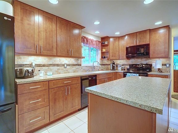 5th image of 9608 205th Avenue Ct E