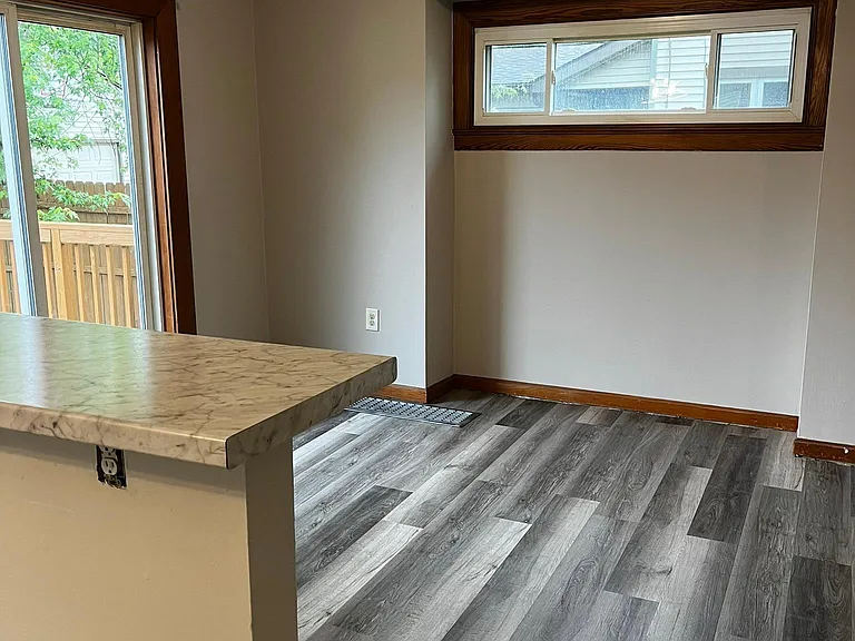 233 Superior St — Photo 13