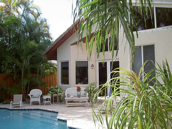 4th image of 705 SE 10th St