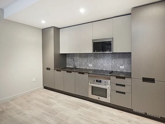 5th image of 114 Mulberry St #202