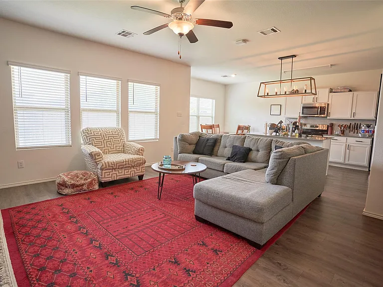 105 Comet Dr — Photo 3