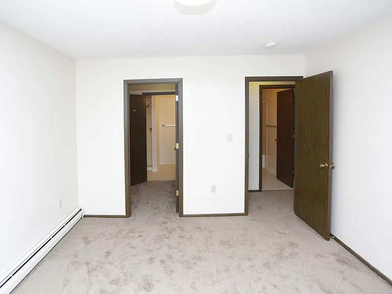 822 Baylis St — Photo 6