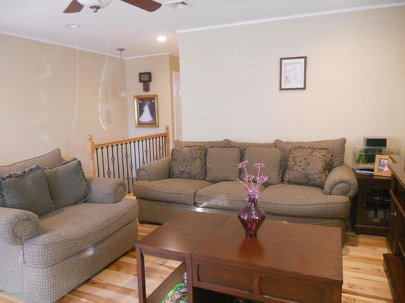 5th image of 33 Ramblewood Ave